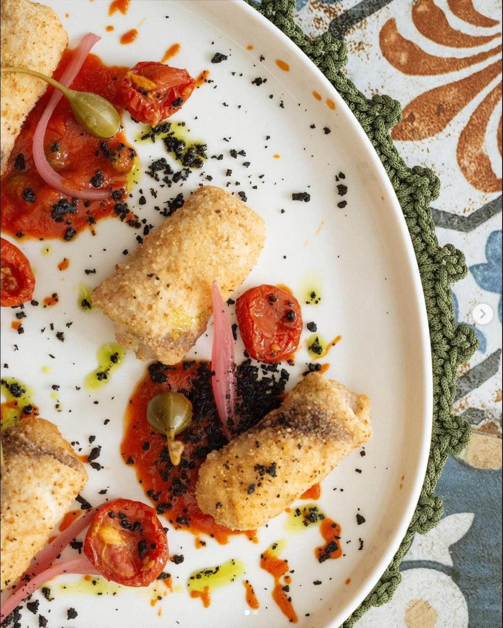 Baccalà dorato con pomodorini confit e olive